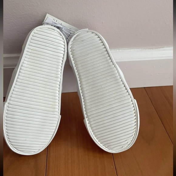 NWT - Picture 3 of 3